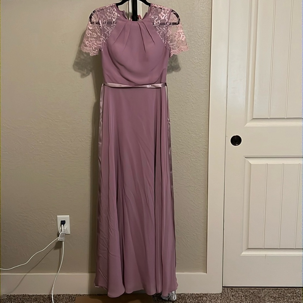 Size 2 like new the dress has a ribbon not the one in jjhouse picture